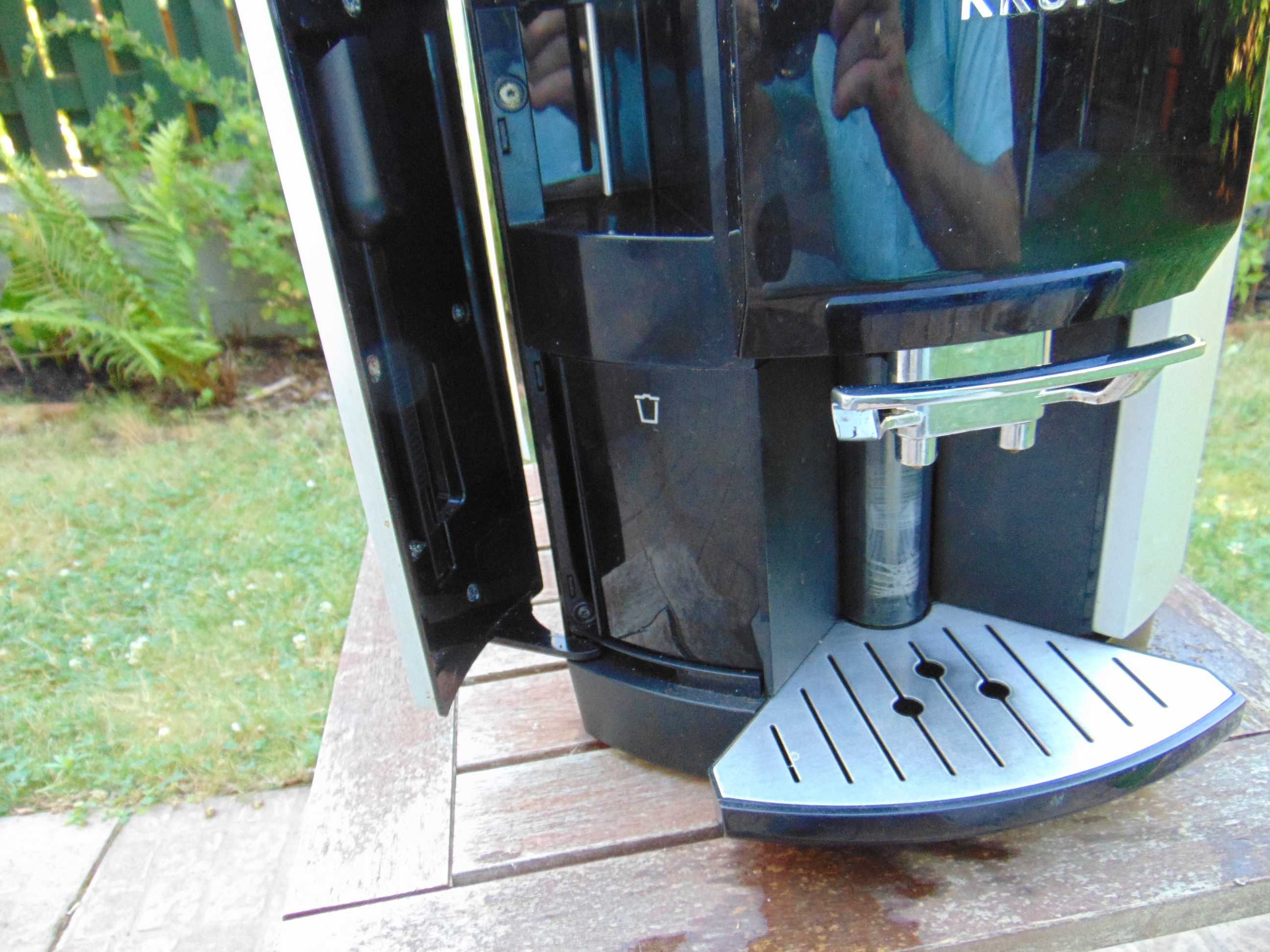 Sprzedam ekspres  Krups typ EA 90 10 10/08 BARISTA , ekran LCD