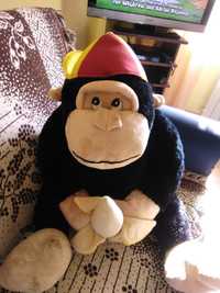 Małpa duża goryl z bananem