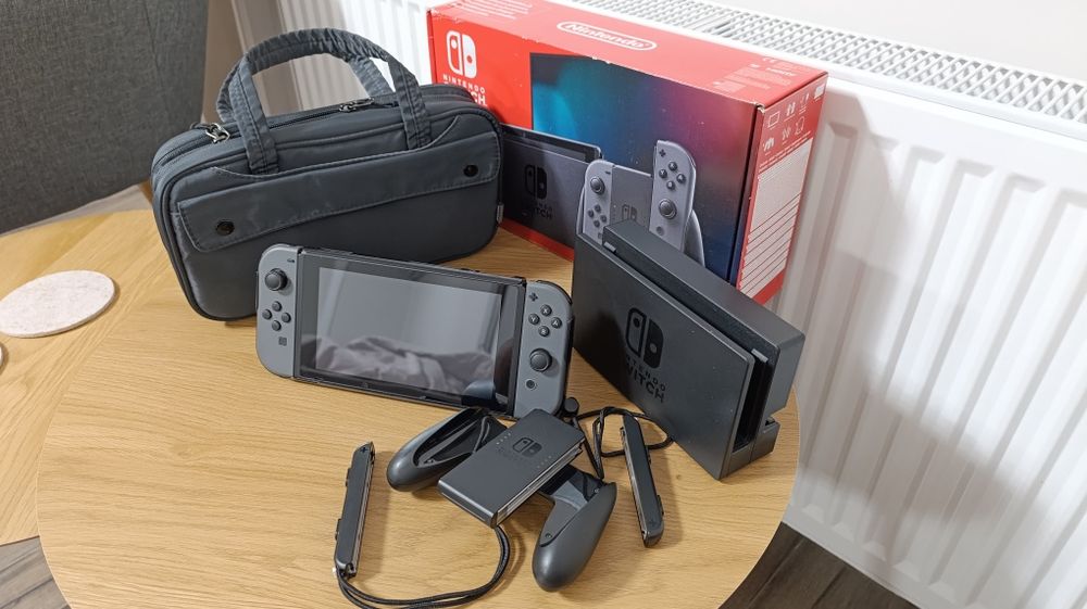 Nintendo switch gray V2/K€FIR/