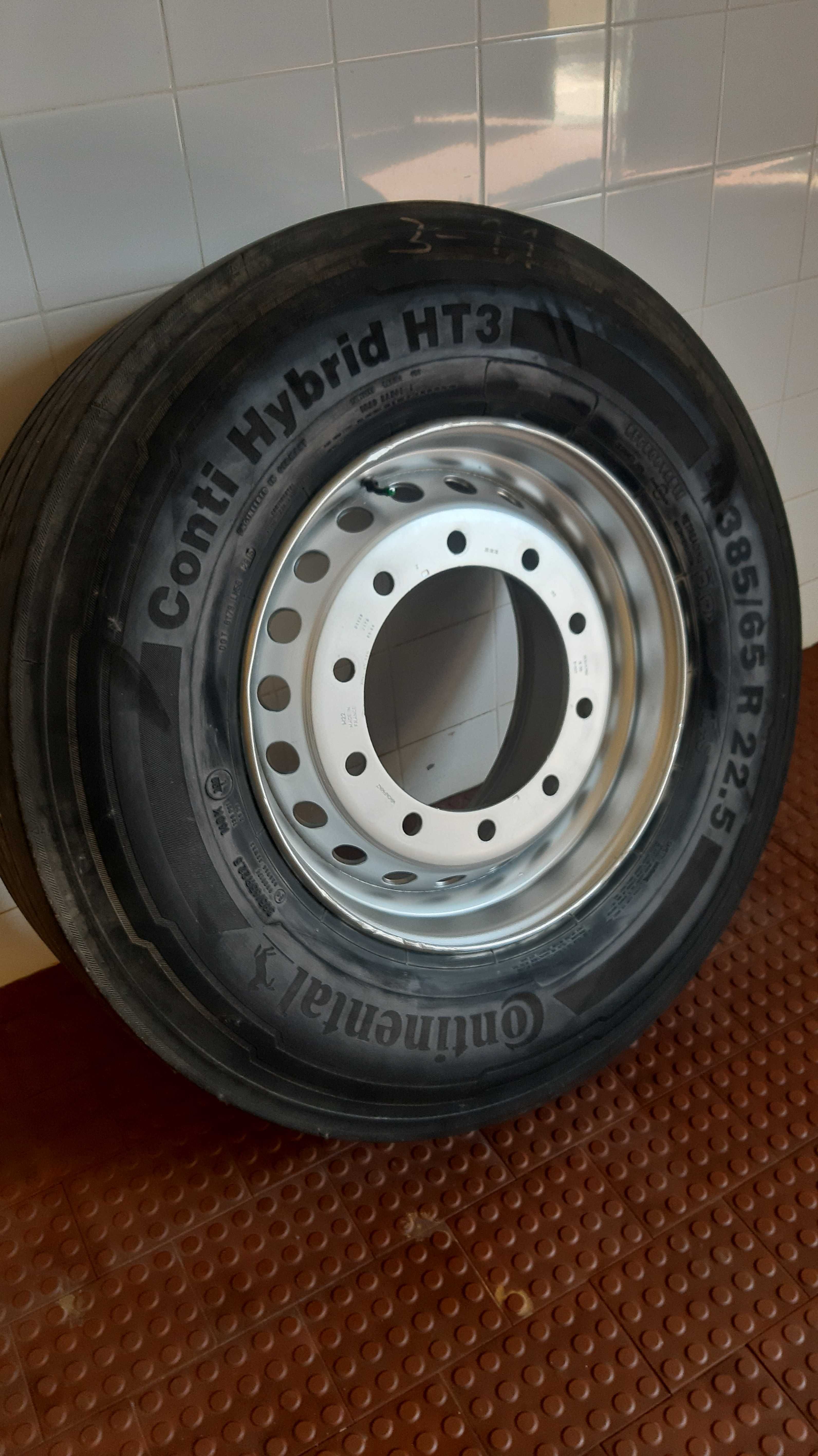 Pneu 365/65R 22.5