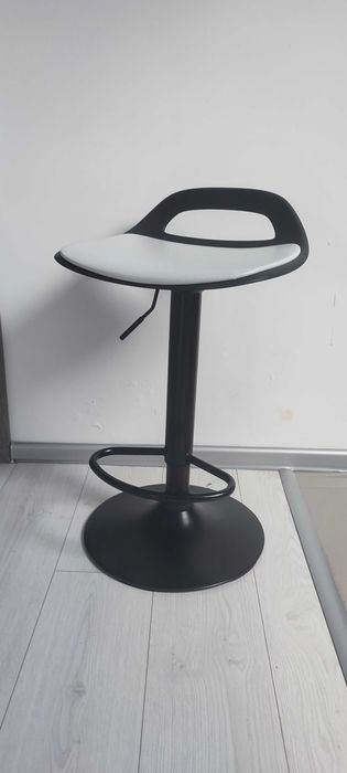 Hoker obrotowy czarny