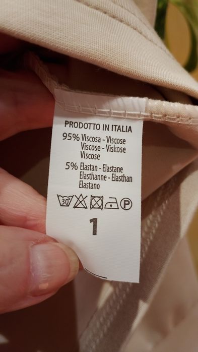 Sweterek beż z serduszkiem.nowy