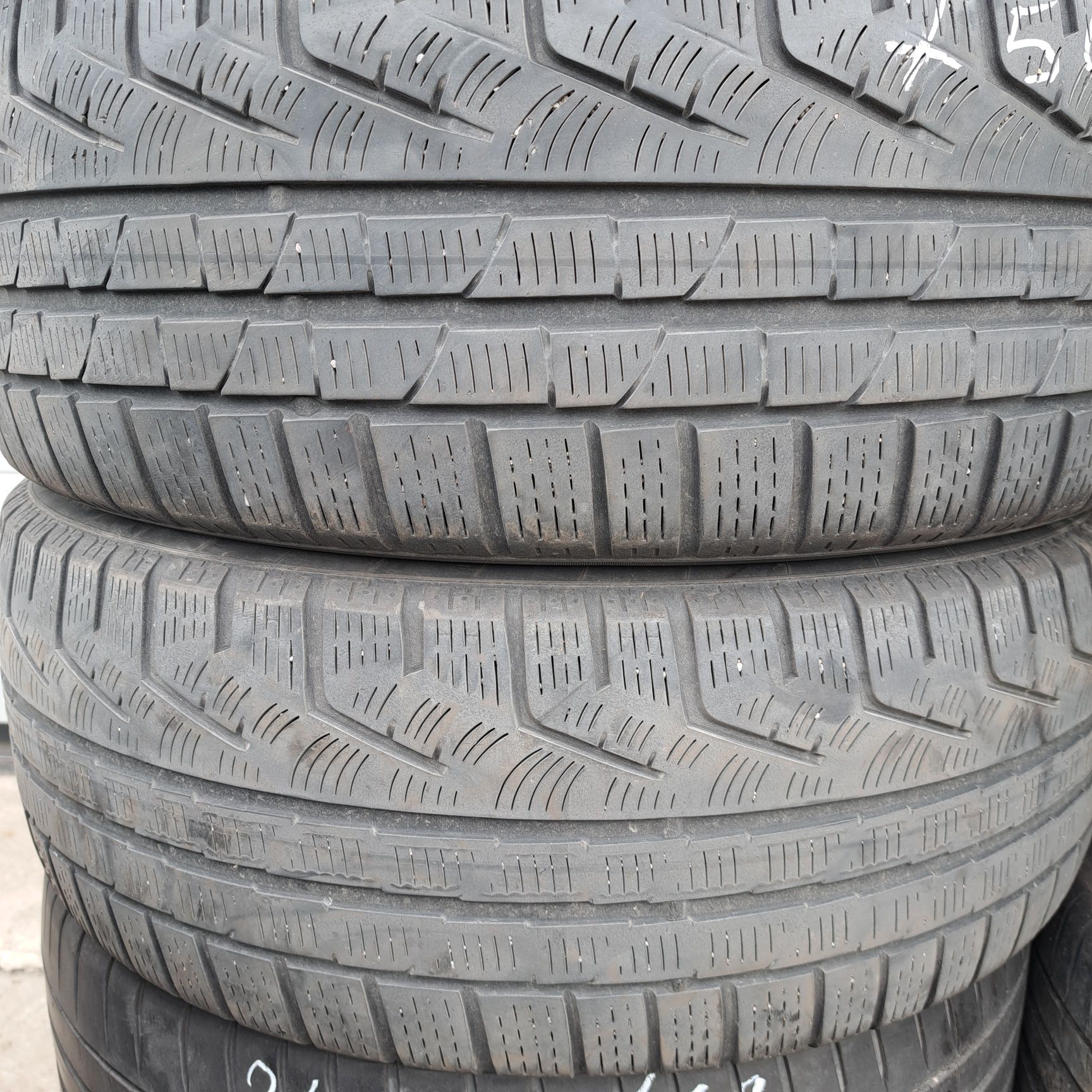 Opony235/55R18 PIRELLI Sottozero