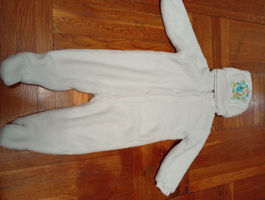 Комбінезон сніжно білого кольору з подарунком