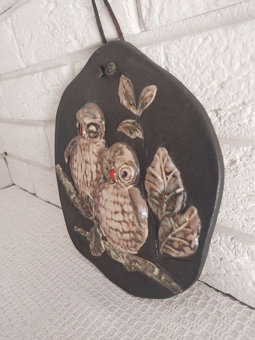 Sowy ceramiczny dekor ścienny.
