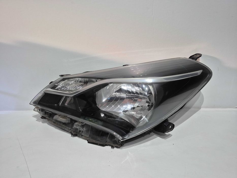 Toyota Yaris III 17-20 Lift Lampa reflektor lewy przód EU oryginalny