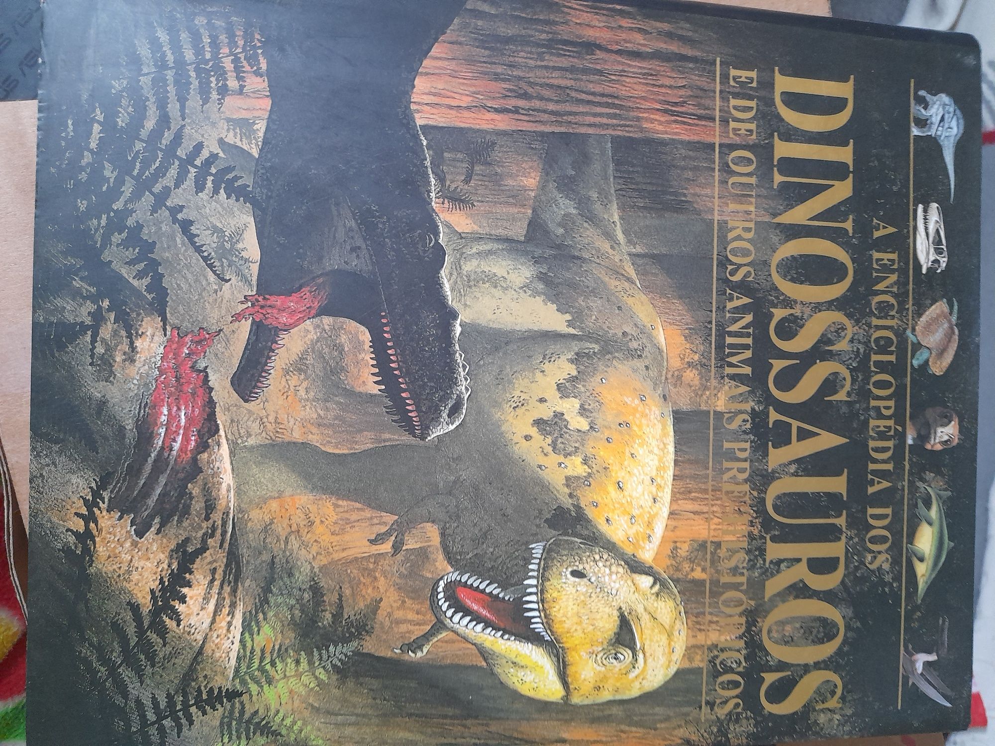 Livro - A enciclopédia dos dinossauros