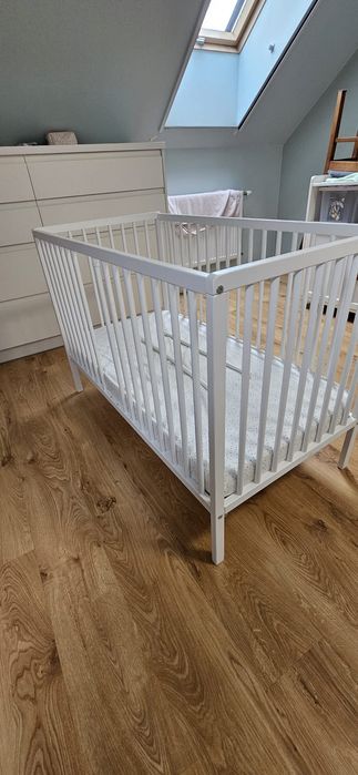 Łóżeczko drewniane