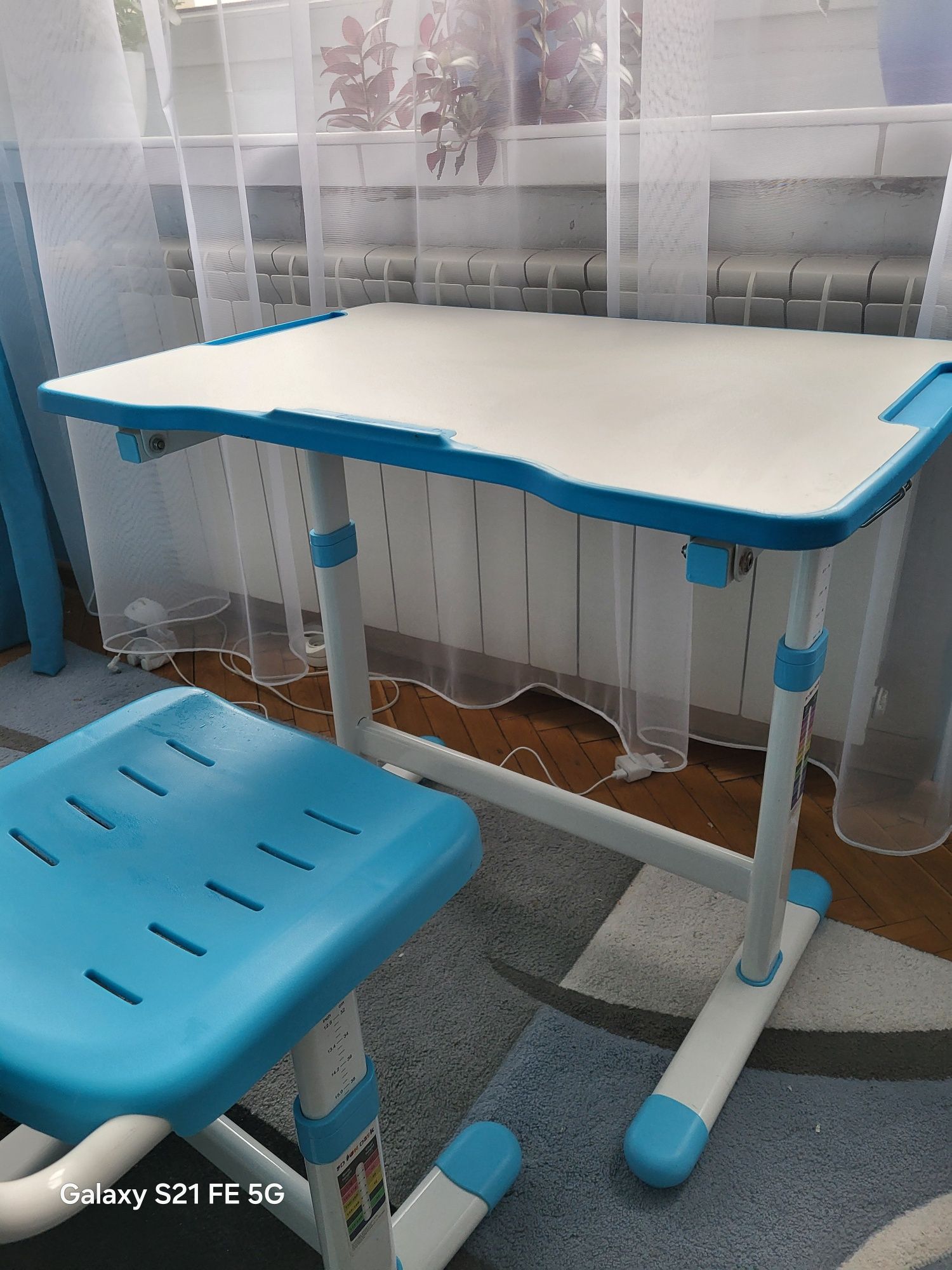 Biurko i krzeslo dziecięce fun desk regulowane
