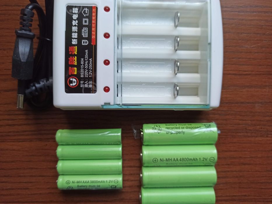 Акумуляторні батарейки 1,2В NI-MH, пальчики АА та ААА із зарядкою