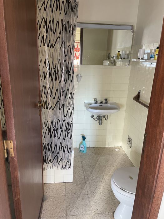 Alugo quarto individual a estudante  Alvalade