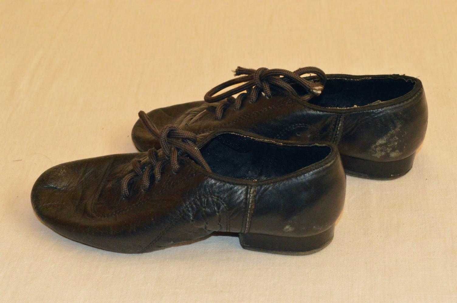 Взуття танцювальне шкіряне, на 5-6 років, підошва 19 см