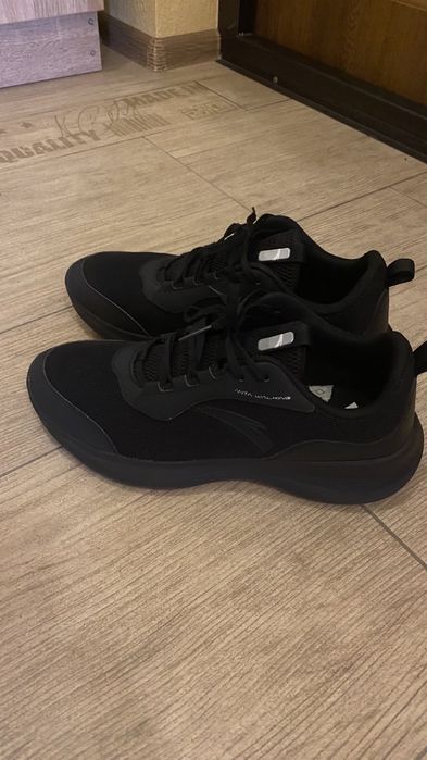 Кросівки 42 розмір в ідеальному стані