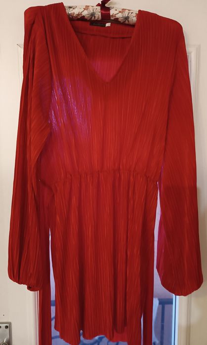 Продам плаття(червоного кольору)
