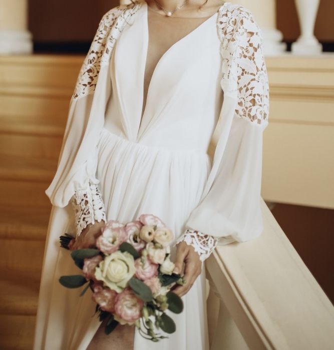 Весільна сукня розмір 42.