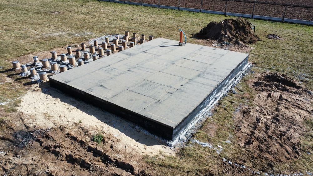 Wylewka betonowa garaż blaszak domek letniskowy fundament stopy beton