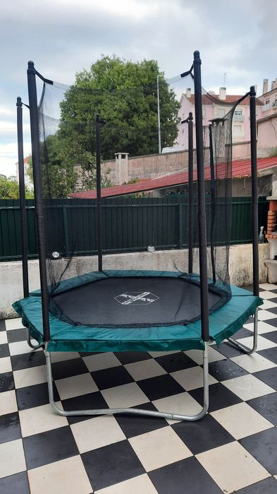 Trampolim em óptimo estado 2,40m