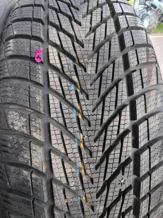 Komplet opon zimowych Goodyear 205/50 17