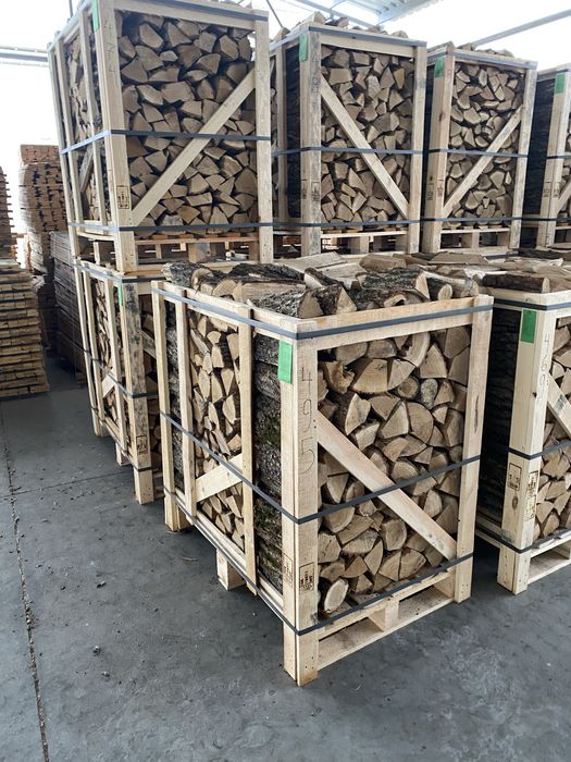 Дрова в ящиках і сітках- колоті , готові до топки .
