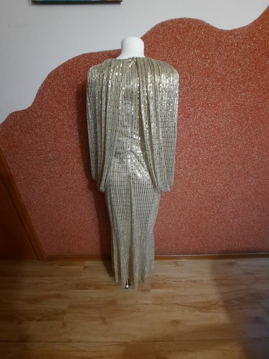 Cekinowa zlota sukienka