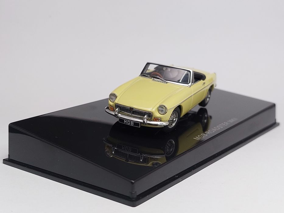 Модель 1:43 MGB Roadster MkII (AutoArt)
