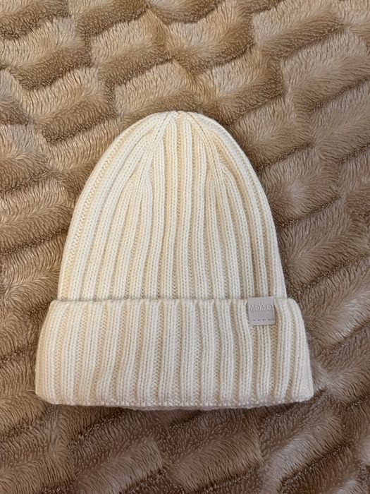 Жіноча шапка тепленька