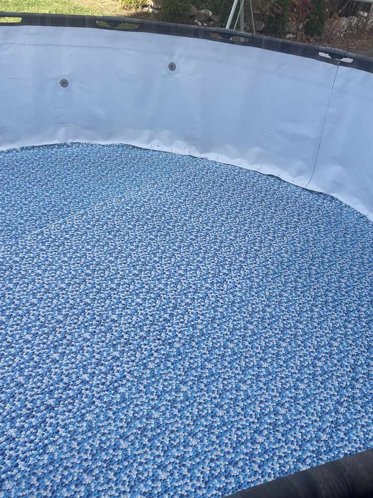 Basen 427cm X 107 cm