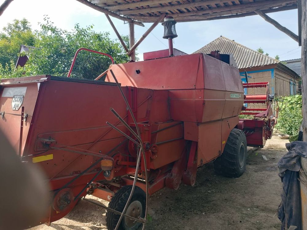 Продется комбайн  Massey Ferguson 440