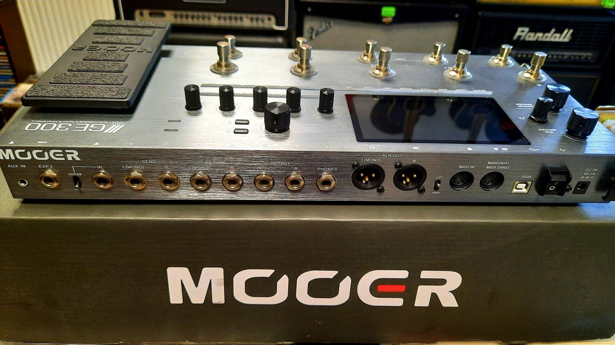 Wzmacniacz - Multi Efekt gitarowy GE 300 Mooer.