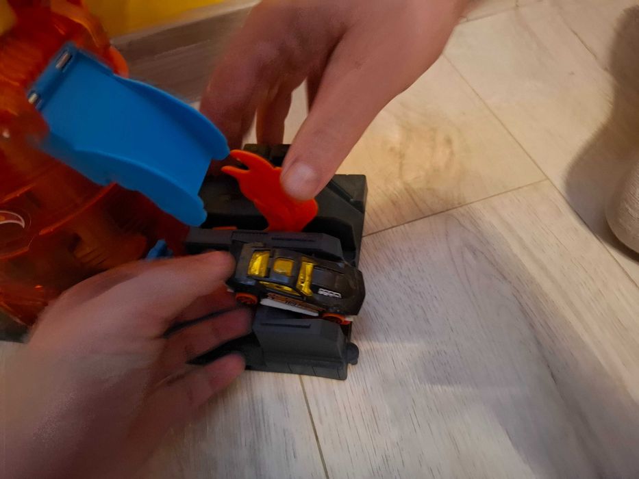 Hot Wheels Ratunkowa Remiza Strażacka