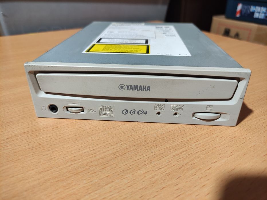 Nagrywarka CD-RW Yamaha SCSI