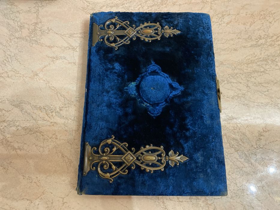 Stary notes okucia z brązu