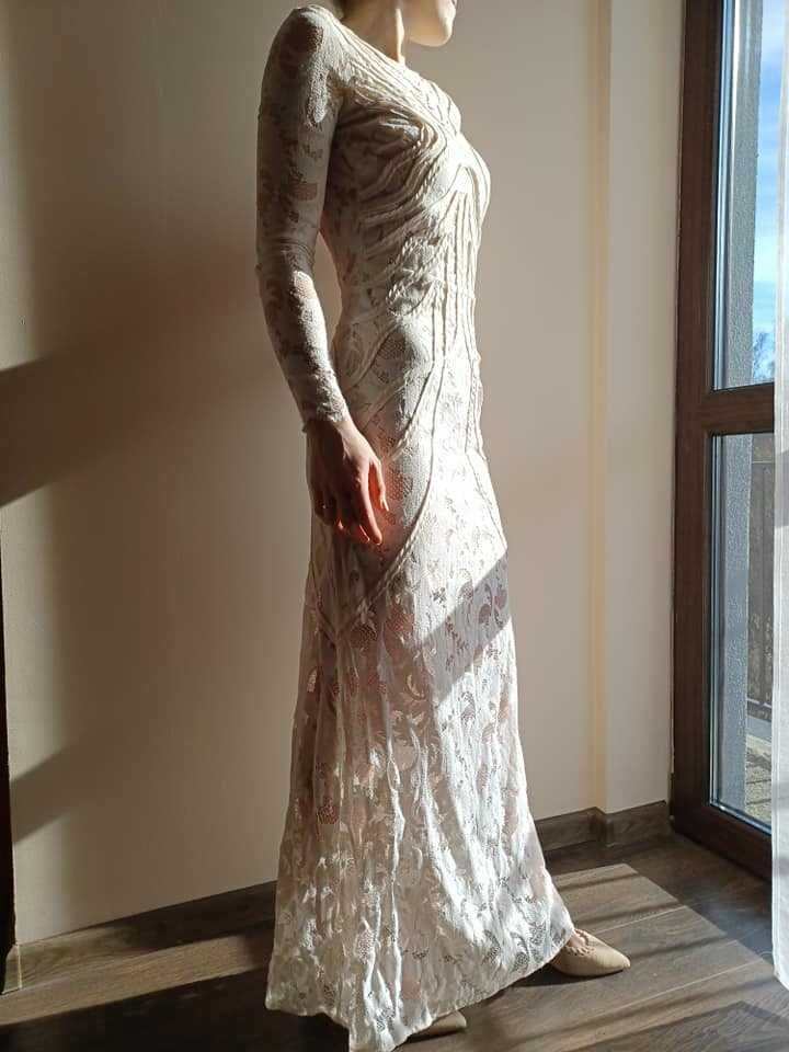 Sukienka na poprawiny z długim rękawem biała