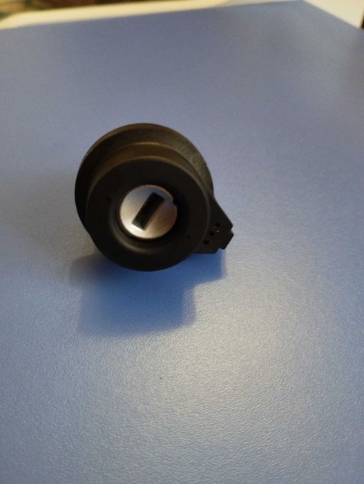 107905855CF VAG личинка замка запалювання без жала