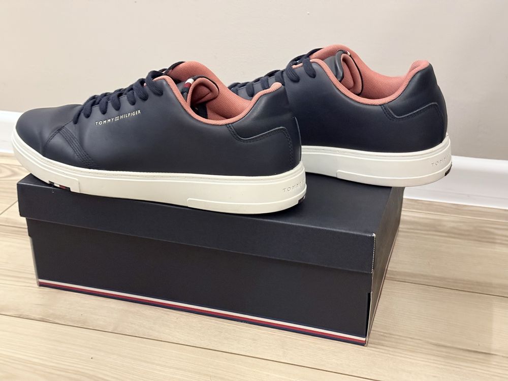 Buty Tommy Hilfiger - na gwarancji, jak nowe!