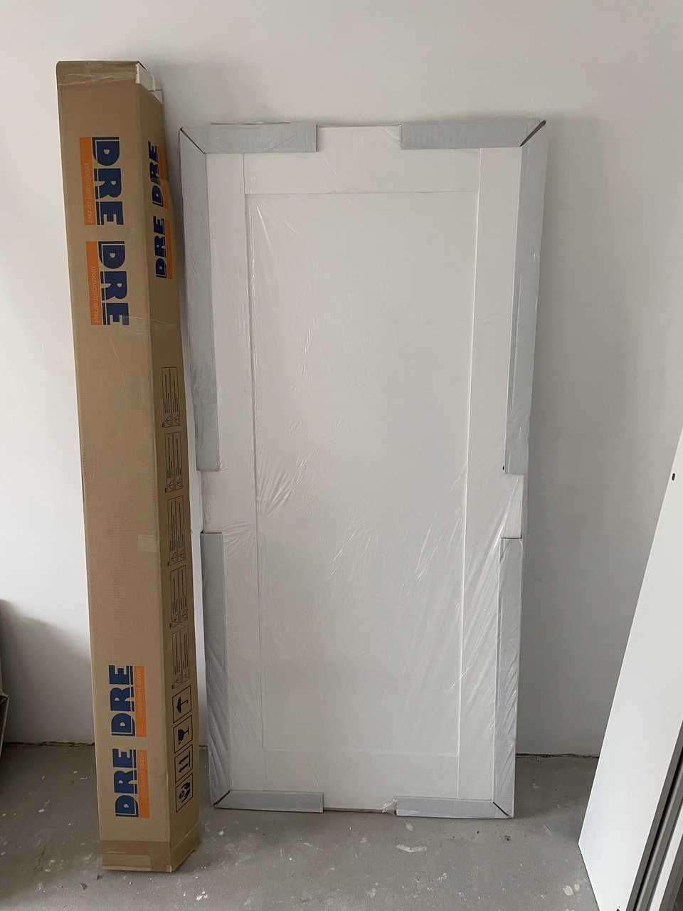 Nowe drzwi DRE Estra 5 (90 cm) prawe + ościeżnica bezprzylgowa