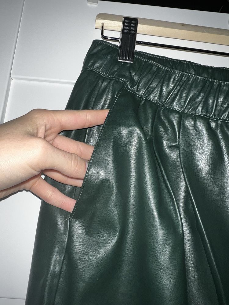 Spodnie zara skórzane zielone 42 XL