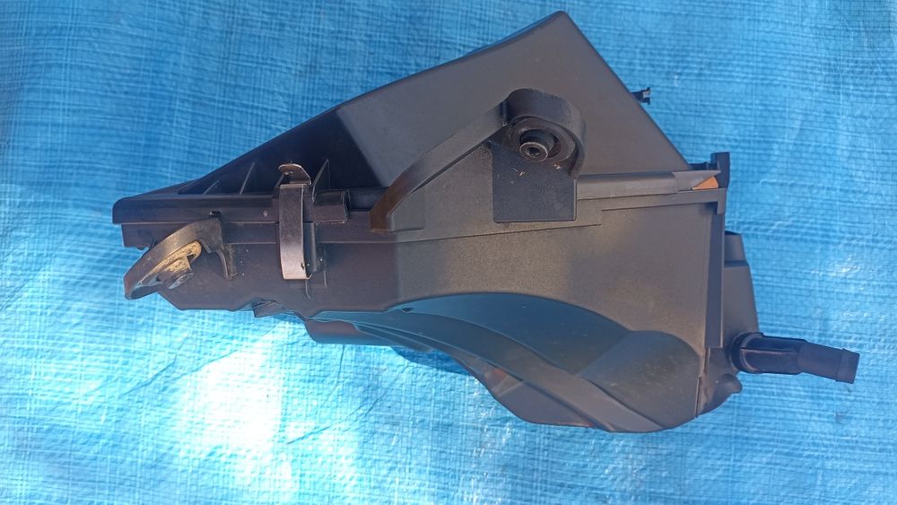 Корпус повітряного фільтра BMW 3 E90 E91 2005-2012  р. 2.0 D N47 177кс