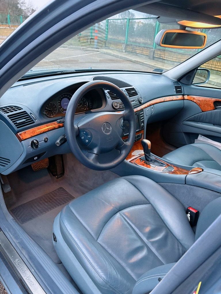 Mercedes w211 e500 V8