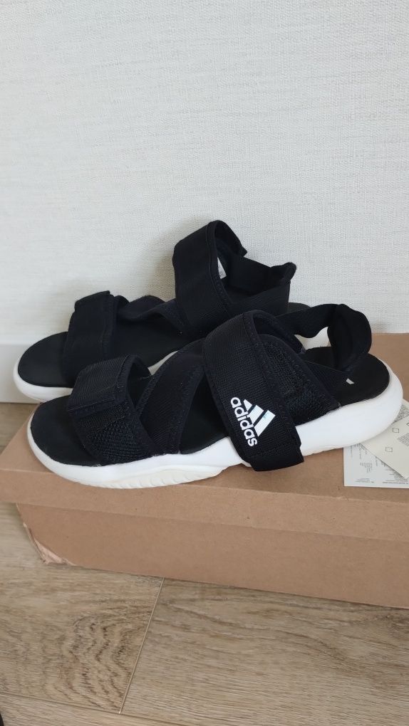 Босоніжки ,сандалі з Америки оригінал Adidas