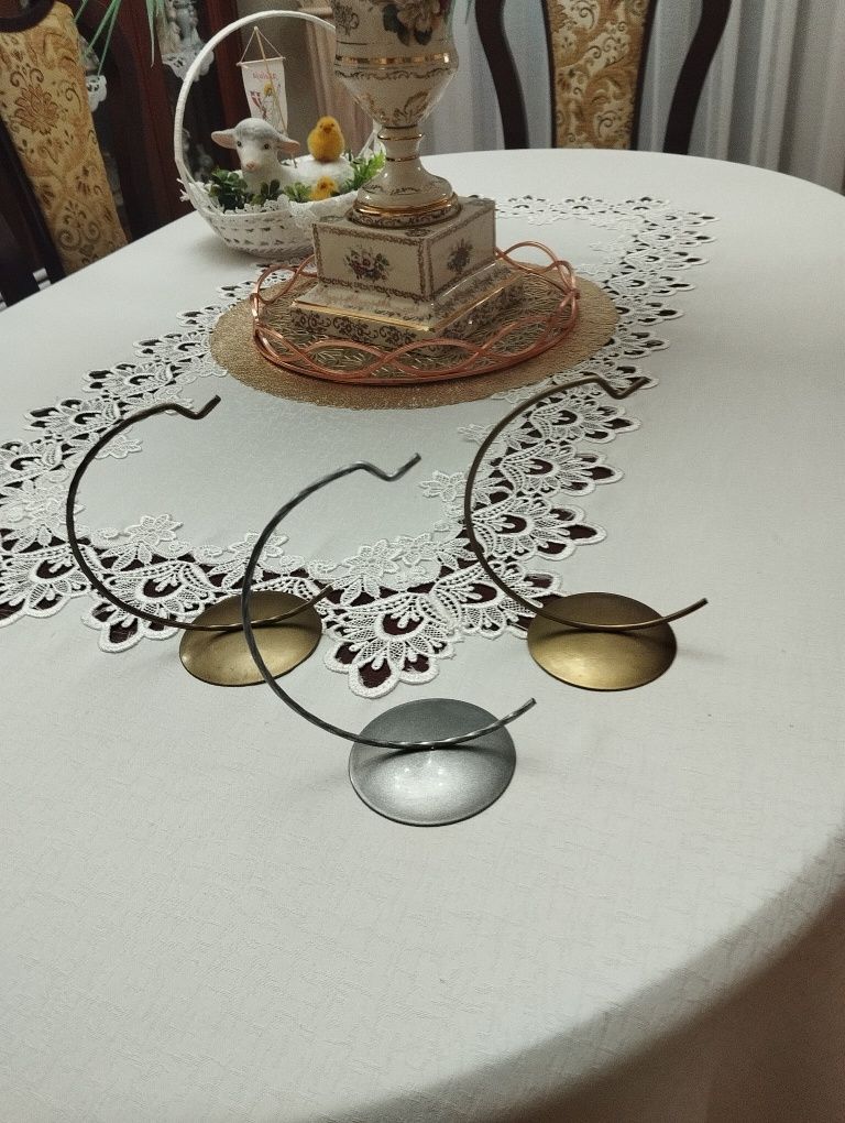 Cena za Trzy Sztuki jak Nowe Stojaki do zawieszenia .