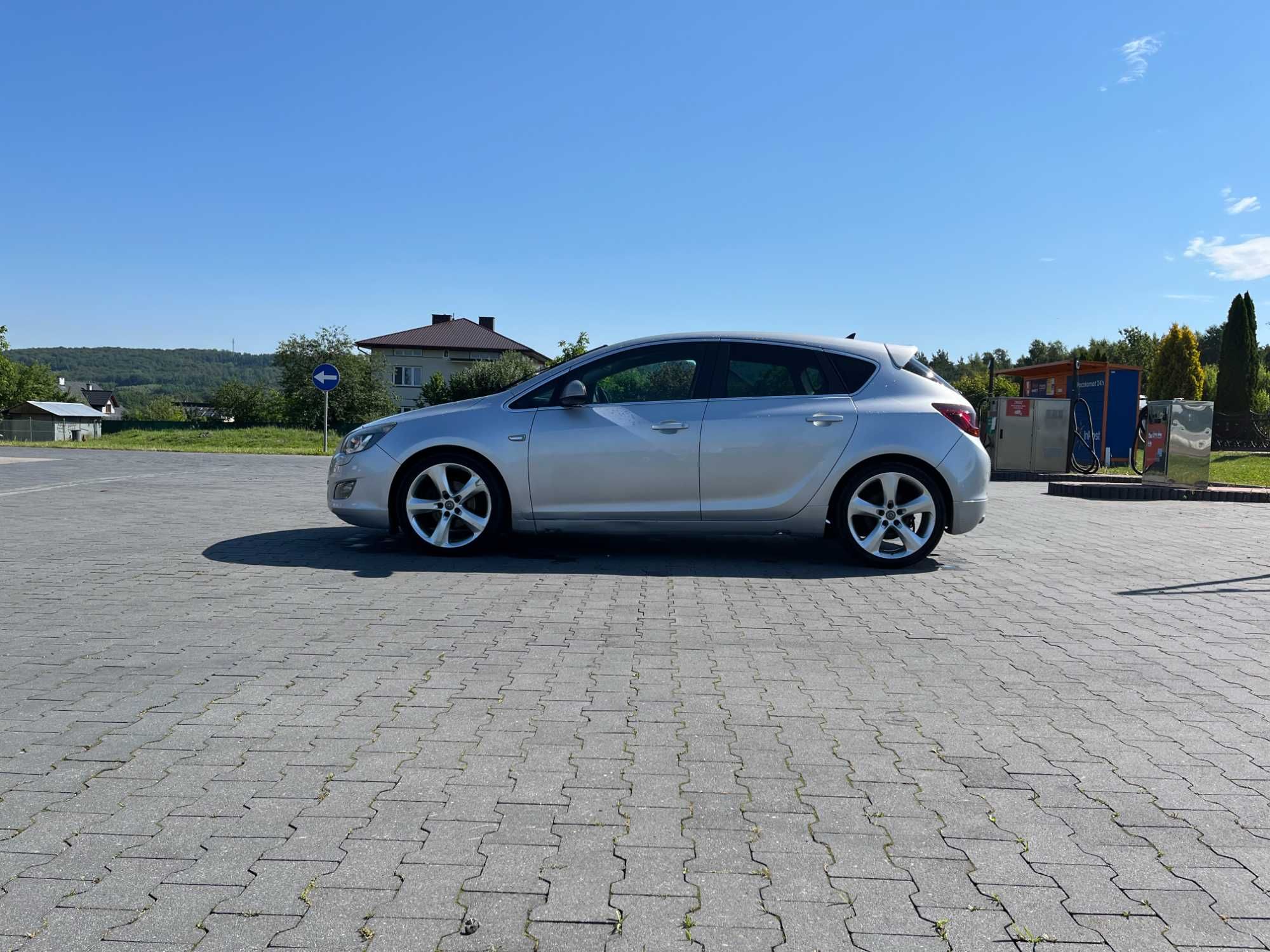 Opel Astra J 2010