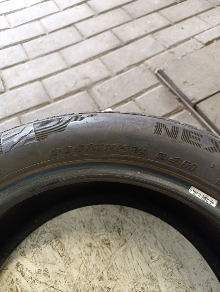 2 opony wielosezonowe Nexen 205/55 16, 5 i 6mm bieżnika Możliwy montaż