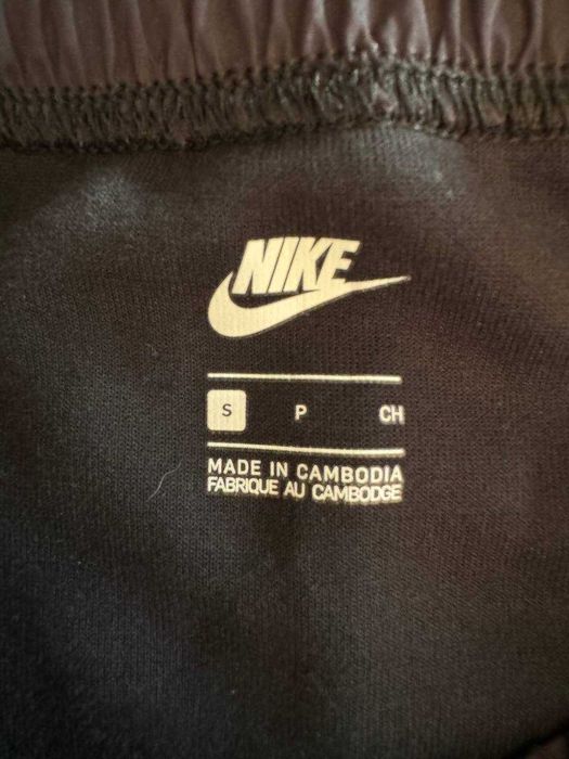Нова спідниця для повсякденної носки фірми Nike