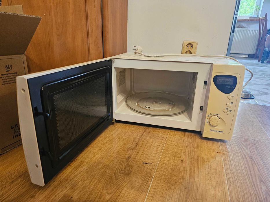 piekarnik indesit oraz mikrofalówka electrolux
