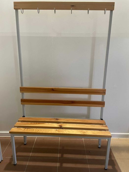 Ławka do szatni pracowniczej z wieszakami