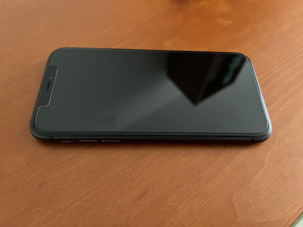 iPhone 11 preto de 64 Gb