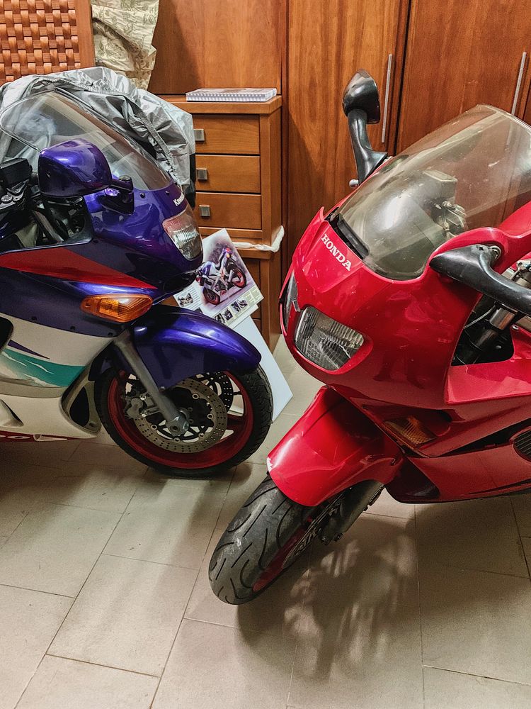 [LER DESCRIÇÂO] Vendo Coleção de motas (zzr 600/fzr 1000 exup/vfr 750)