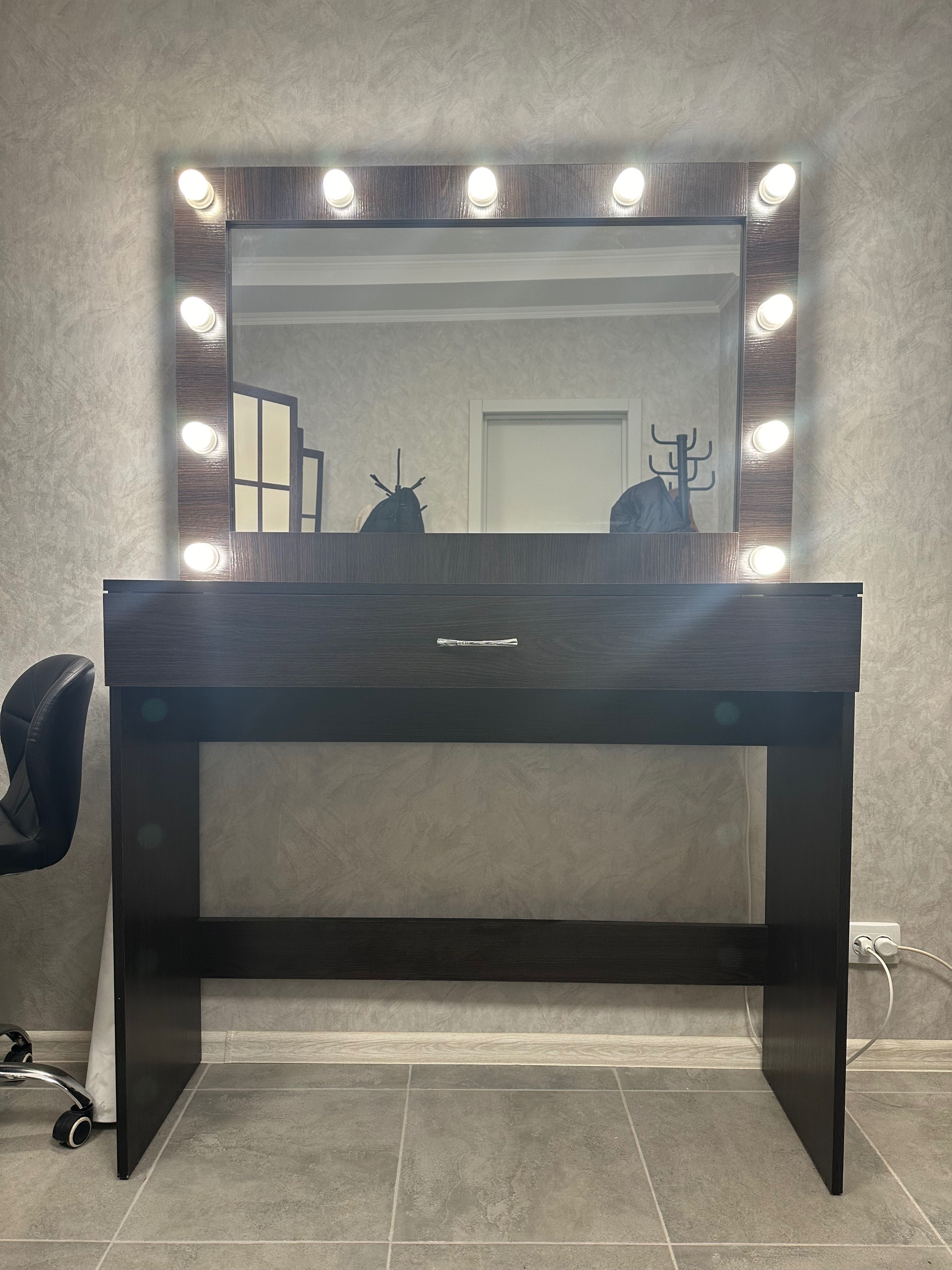 Продам стіл бровіста, візажиста. 180* 120 см