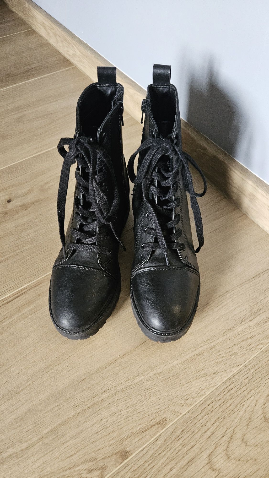 Buty trzewiki damskie czarne wiązane 37